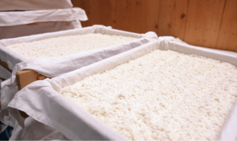 米麹、麹蓋を使った麹蓋製麹による手作りの生米麹