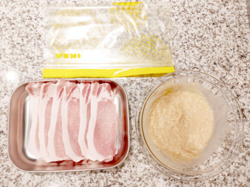 豚肉の西京漬けで準備した材料、調理道具
